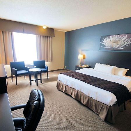 Days Inn By Wyndham Montreal Airport Conference Centre Dorval Bagian luar foto