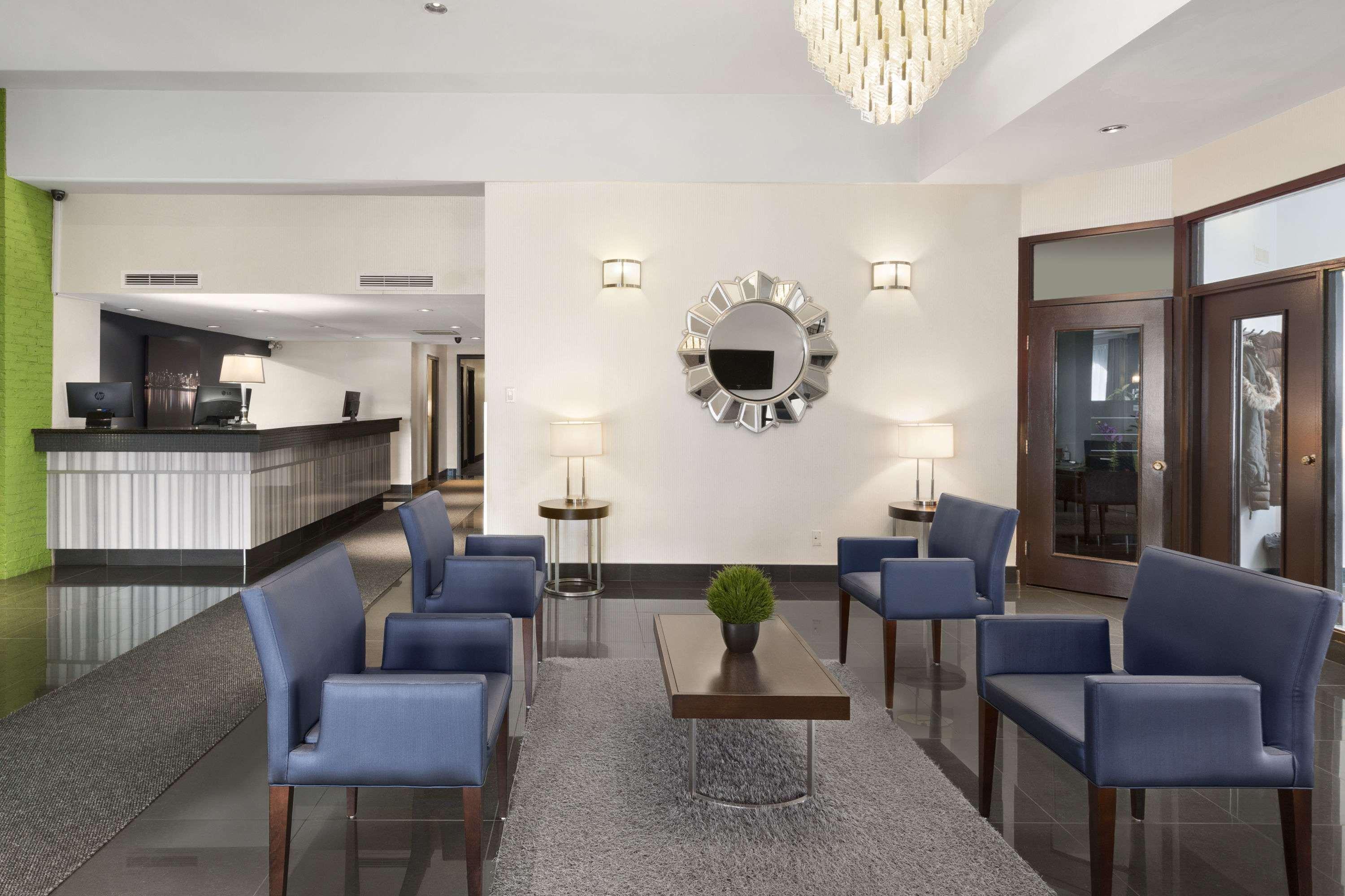 Days Inn By Wyndham Montreal Airport Conference Centre Dorval Bagian luar foto