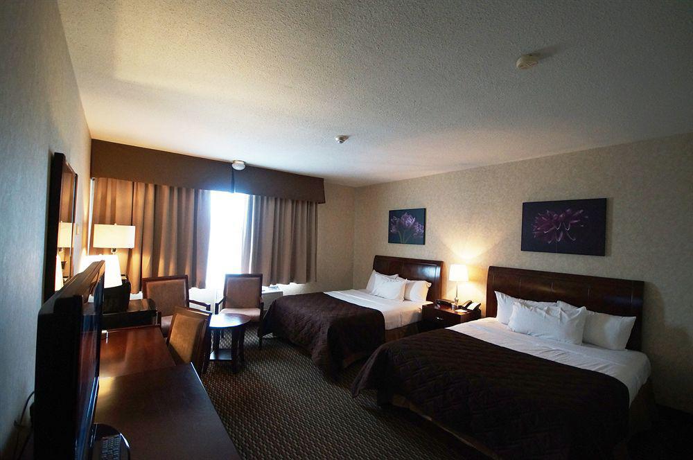 Days Inn By Wyndham Montreal Airport Conference Centre Dorval Bagian luar foto